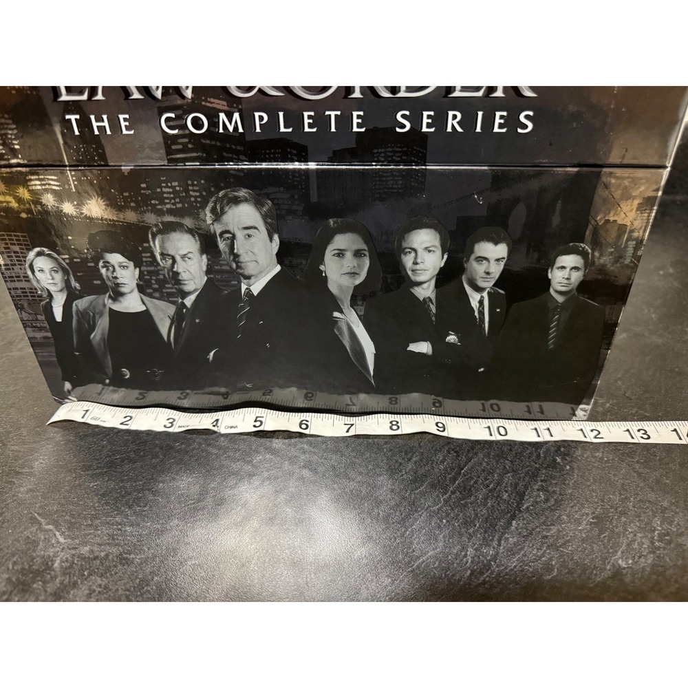 Law & Order The Complete Series Seasons 1-20 DVD Box Set 104 Discs 2011 NBC NYC - Picture 8 of 10